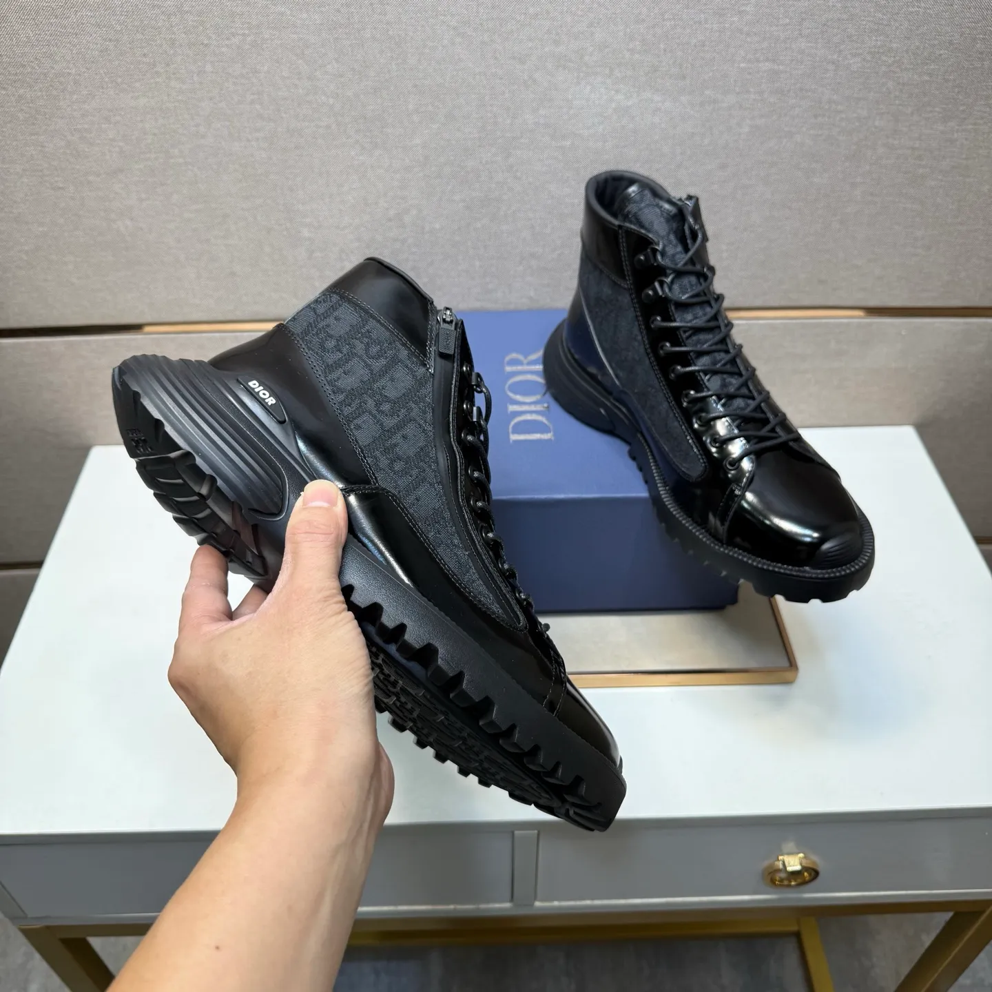 ⬛️Men's shoes 💰p580 [Dior~] Men's casual high-top shoes 2025z cabinet sales simultaneously 🔶Size: 39-44 #️⃣ 🔷2 colors🔜The upper is made of multi-material splicing➕Genuine leather lining, comfortable and breathable, sole: original comfortable and wear-resistant outsole, ⚠️Real shot📱Photographed🎬The real thing is better📢📢📢